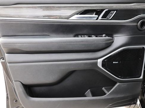 Used 2022 Jeep Wagoneer Series III w/ Premium Group I image 12