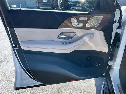 Used 2025 Mercedes-Benz GLS 450 4MATIC image 22