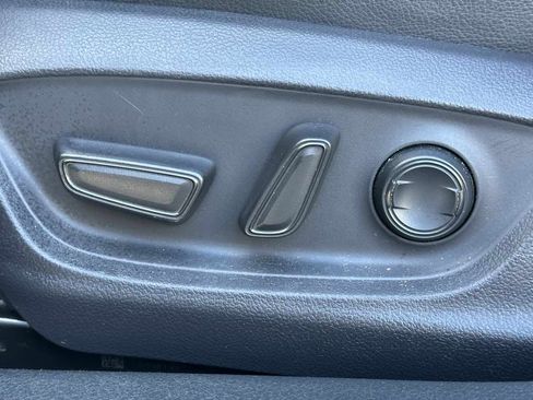 Used 2018 Toyota Camry SE FWD image 12