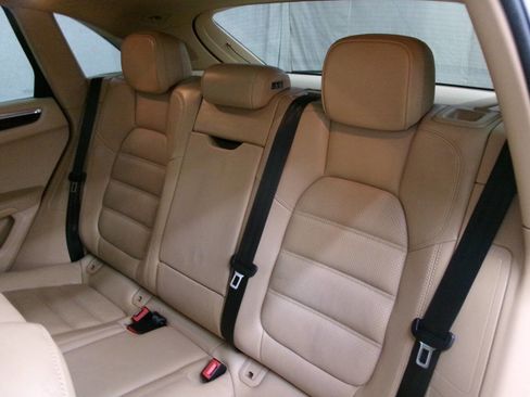 Used 2016 Porsche Macan S image 19