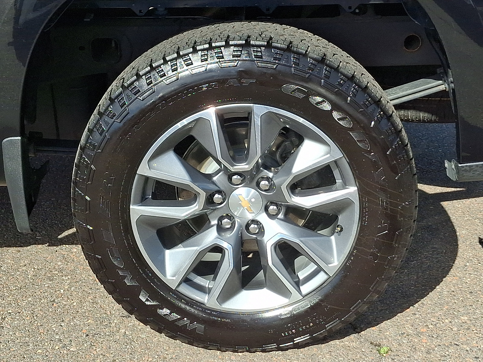 Used 2025 Chevrolet Silverado 1500 LT AWD/4WD image 7