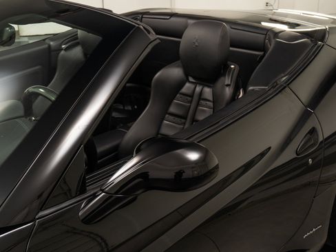 Used 2011 Ferrari California image 33