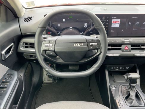 Used 2025 Kia K4 EX image 27