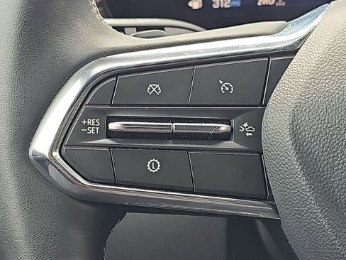 Used 2025 Chevrolet Traverse LT w/ Sun and Wheel Package image 23