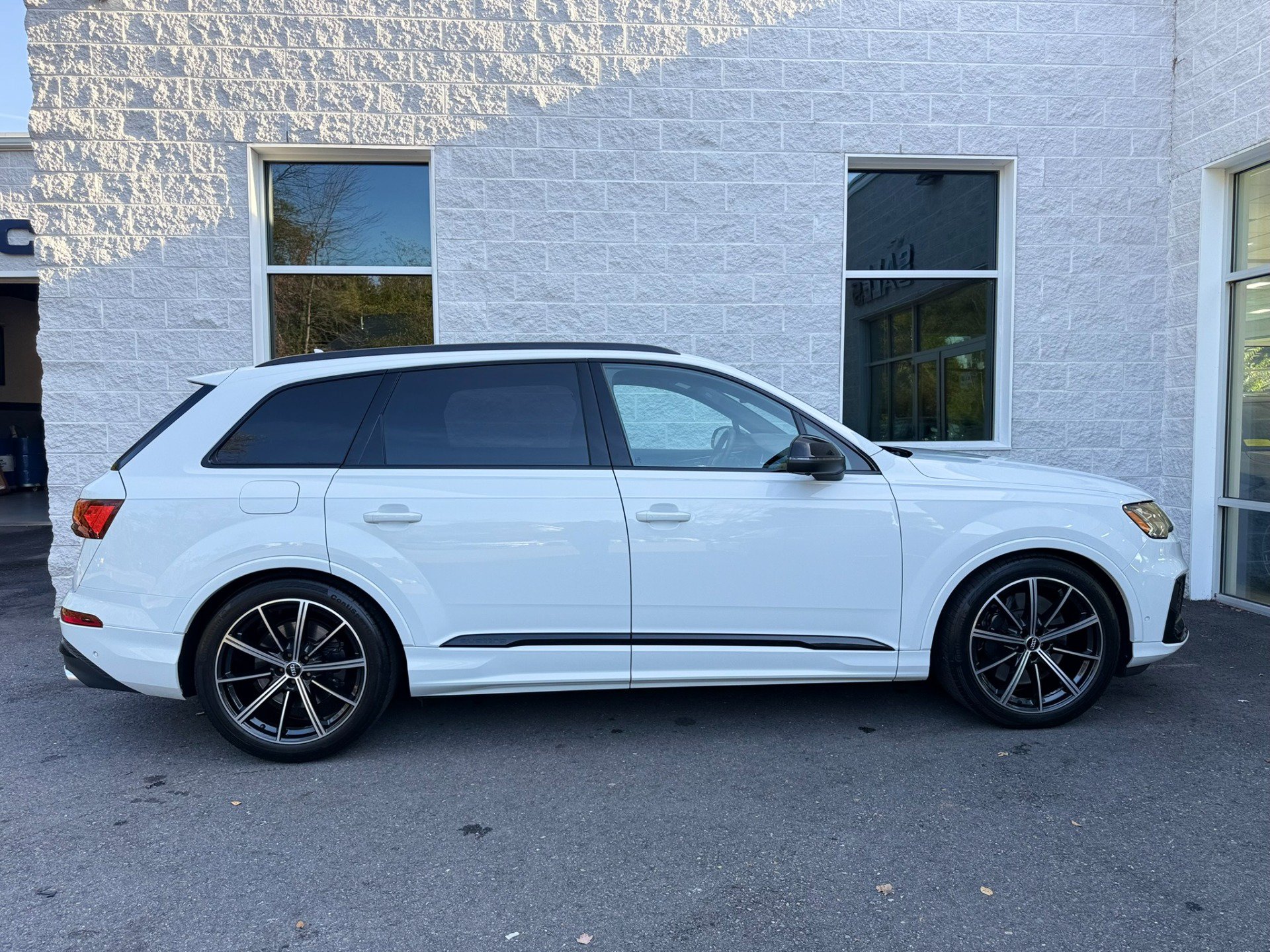 Used 2020 Audi SQ7 Prestige w/ Prestige Package AWD/4WD image 30