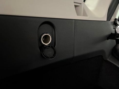 Used 2025 Nissan Rogue SV image 31