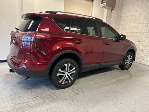Used 2018 Toyota RAV4 LE image 40