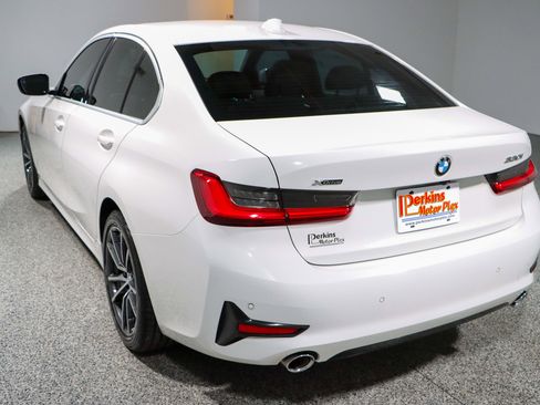 Used 2021 BMW 330i xDrive Sedan w/ Premium Package image 9