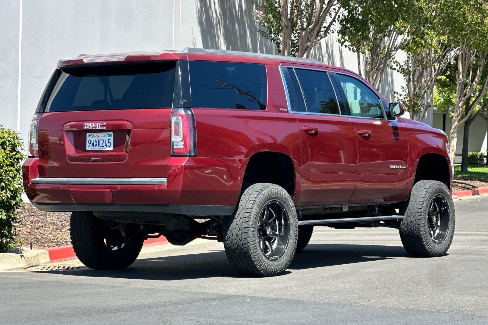 Used 2018 GMC Yukon XL SLE w/ SLE Value Package AWD/4WD image 4