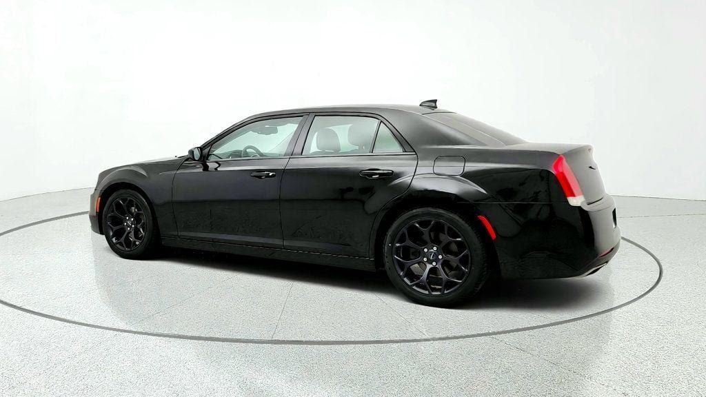 Used 2020 Chrysler 300 Touring w/ Sport Appearance Package RWD image 7