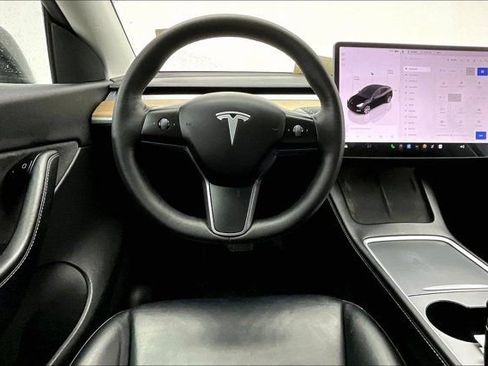 Used 2022 Tesla Model Y Long Range image 4