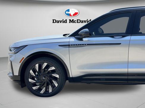 New 2025 Lincoln Nautilus Reserve w/ Jet Appearance Package image 10