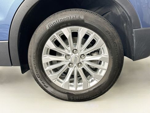 Used 2024 Cadillac XT4 Luxury w/ Cold Weather Package FWD image 11