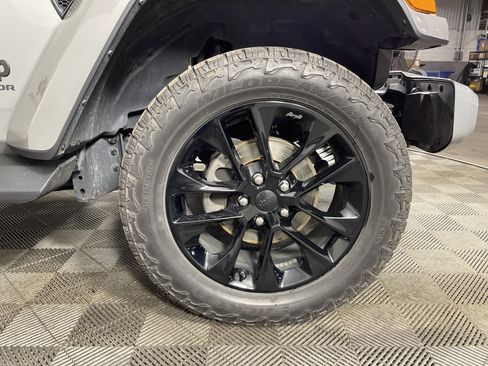 Used 2022 Jeep Gladiator Overland image 10