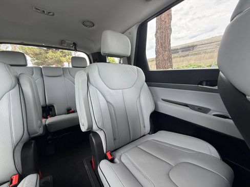 Used 2025 Hyundai Palisade SEL FWD image 33