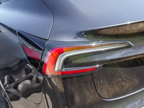 Used 2025 Tesla Model 3 Long Range RWD image 11