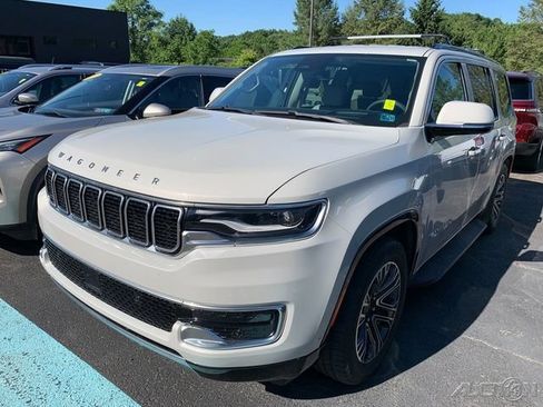 Used 2022 Jeep Wagoneer Series III w/ Rear Seat Video Group 1 AWD/4WD image 1