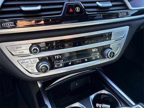 Used 2019 BMW 740i xDrive image 32