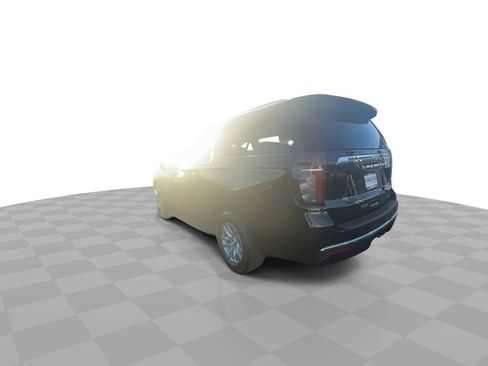 Used 2023 Chevrolet Suburban LT RWD image 6
