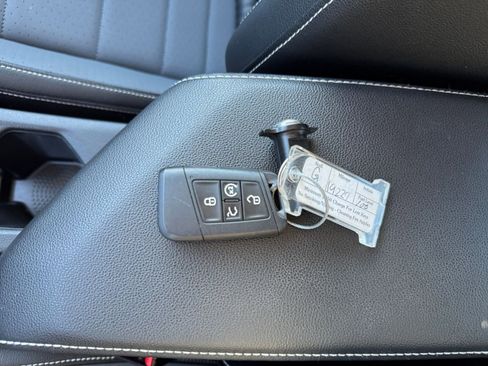 Used 2025 Volkswagen Jetta SE image 20