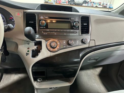 Used 2012 Toyota Sienna FWD image 37