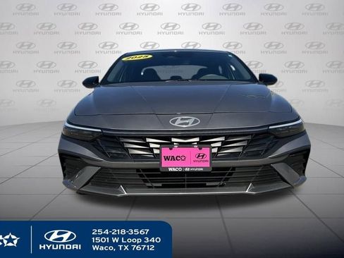 Used 2025 Hyundai Elantra Sport image 2