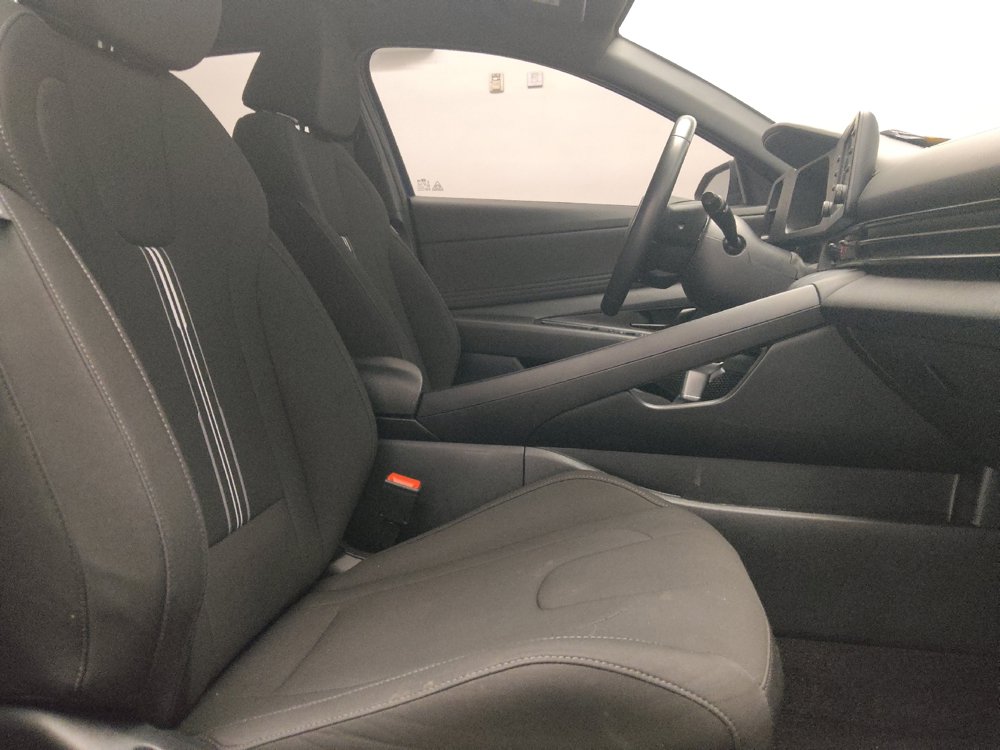 Used 2025 Hyundai Elantra Sport FWD image 21