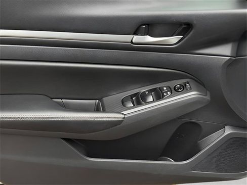 Used 2022 Nissan Altima 2.5 SV image 16