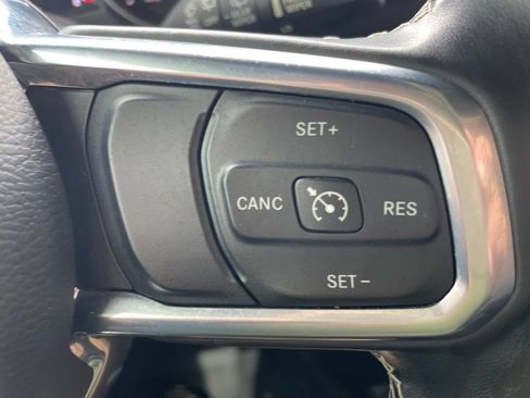 Used 2020 Jeep Wrangler Unlimited Sahara AWD/4WD image 16
