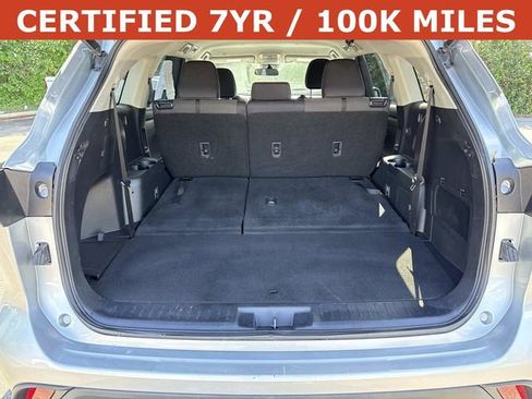 Used 2023 Toyota Highlander LE FWD image 12