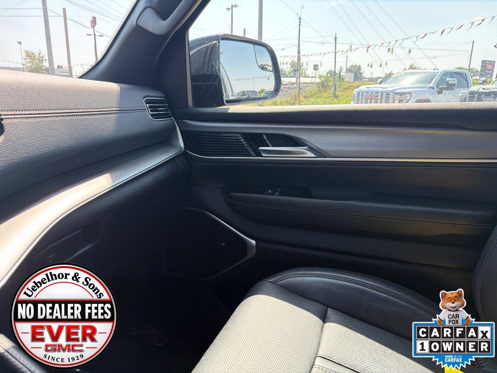 Used 2025 Jeep Wagoneer L Series II w/ 8-pass Seating Package AWD/4WD image 34