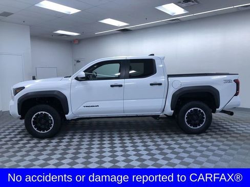Used 2024 Toyota Tacoma TRD Off-Road image 3