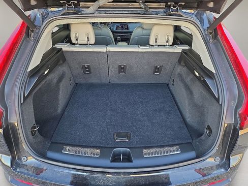 Used 2023 Cadillac XT4 Premium Luxury image 15