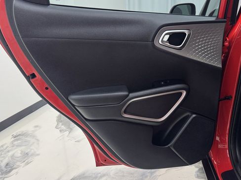 Used 2020 Kia Soul LX FWD image 19