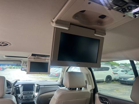 Used 2020 Chevrolet Suburban Premier image 18