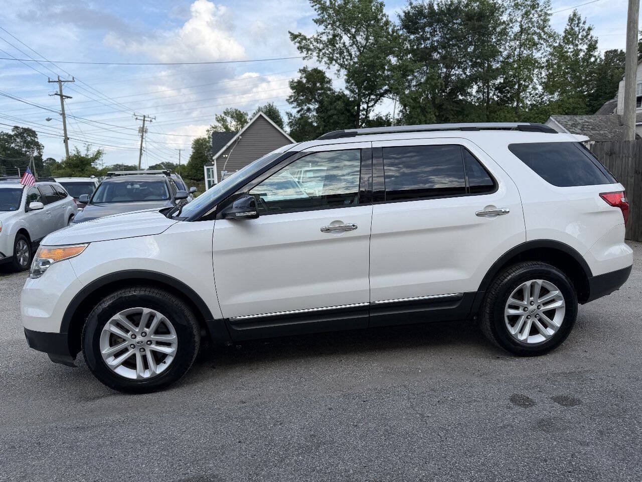 Used 2014 Ford Explorer XLT w/ Equipment Group 202A AWD/4WD image 5