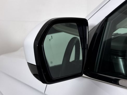 Used 2024 Ford Expedition XLT image 25