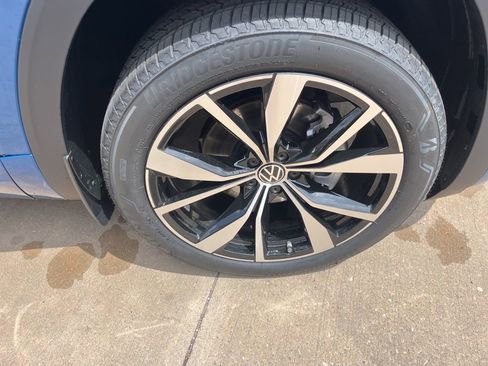 New 2025 Volkswagen Atlas Cross Sport SEL Premium R-Line AWD/4WD image 19
