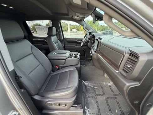 Used 2025 GMC Sierra 1500 SLT image 32