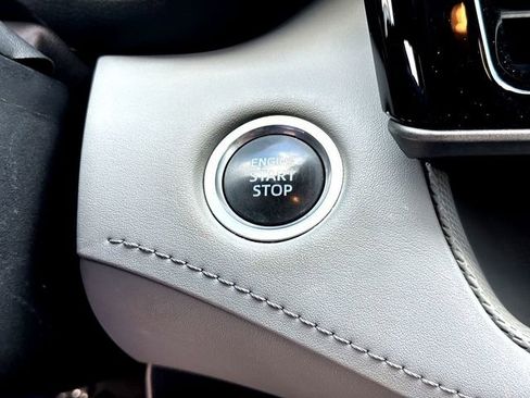 Used 2021 Toyota Highlander Limited image 16