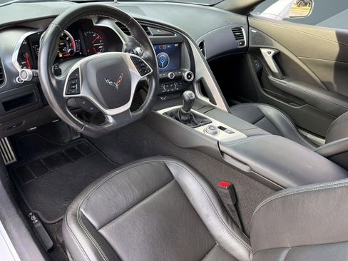 Used 2019 Chevrolet Corvette Stingray Coupe w/ 1LT RWD image 4