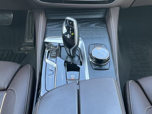 Used 2023 BMW M550i xDrive w/ Executive Package image 5