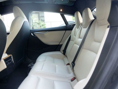 Used 2020 Tesla Model S Long Range Plus image 20