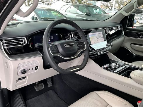Used 2022 Jeep Wagoneer Series III w/ Premium Group I image 17