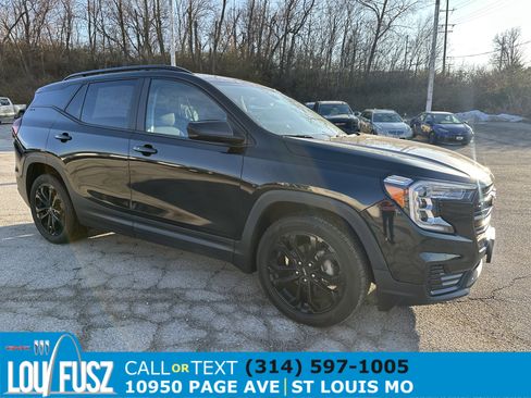 Used 2022 GMC Terrain SLE w/ Elevation Edition image 1