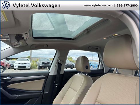 Used 2020 Volkswagen Jetta SE w/ SE Cold Weather Package image 19