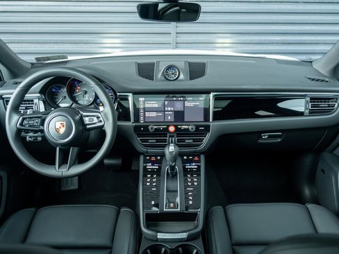 Certified 2026 Porsche Macan AWD/4WD image 18