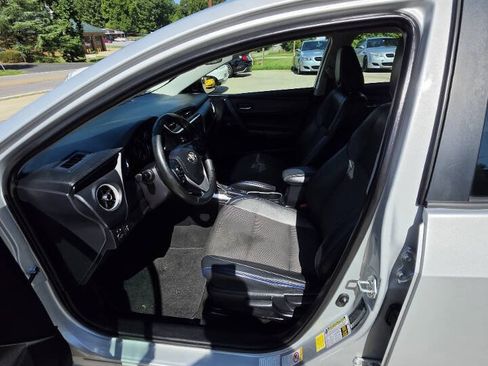 Used 2019 Toyota Corolla SE FWD image 12