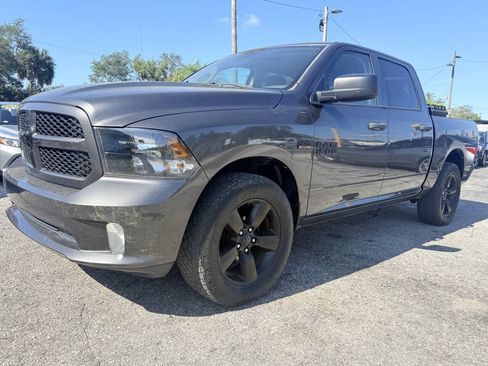 Used 2017 RAM 1500 Express w/ Express Value Package AWD/4WD image 3