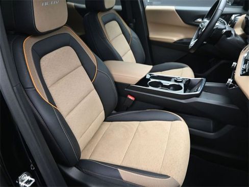 Used 2025 Chevrolet Equinox ACTIV w/ Safety and Technology Package image 11